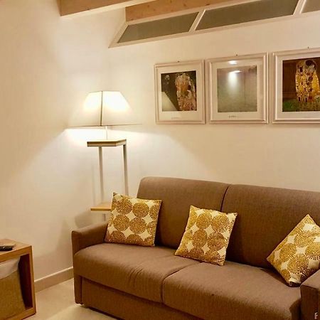 More Apartments Il Ferrarese 3 Бари Экстерьер фото