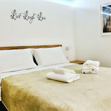 More Apartments Il Ferrarese 3 Бари Экстерьер фото